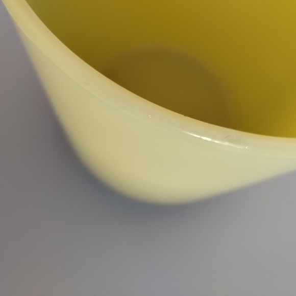 Vintage McKee custard glass refrigerator canister w/ lid round grease jar GLOWS - Picture 6 of 14